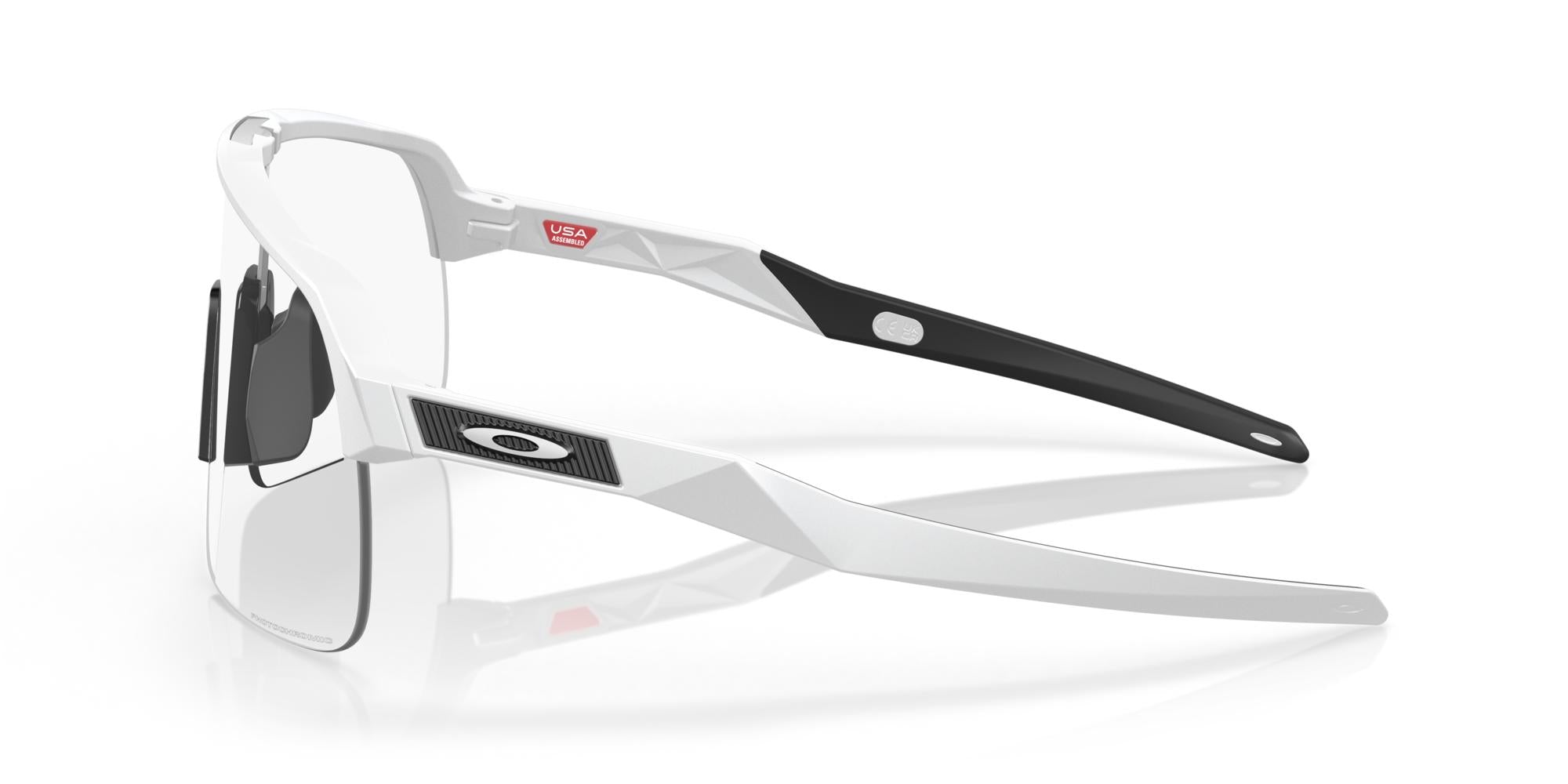 OAKLEY SUTRO LITE Matte White / -946404 / Clear to Black Iridium Photochromic